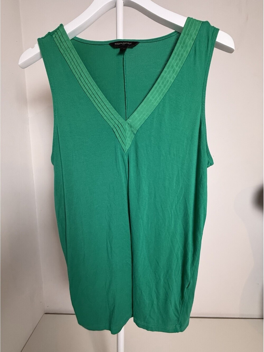 Banana Republic Women's Tank Top Teal V-neck Single-Pleat Shell Blue Sz. M